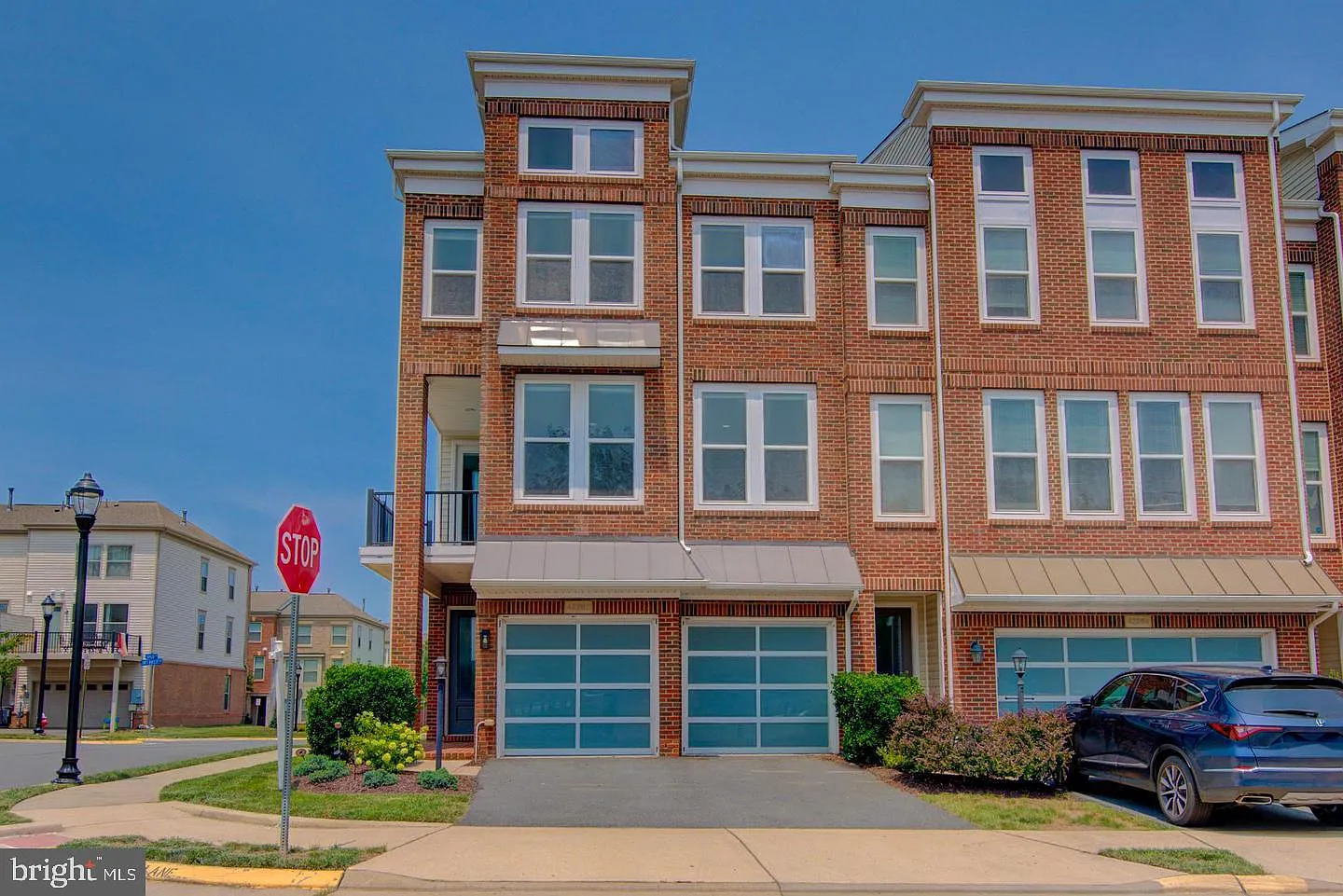 4 bed, 3.5 bath, 3263 sqft, $4,000 — Photo 1