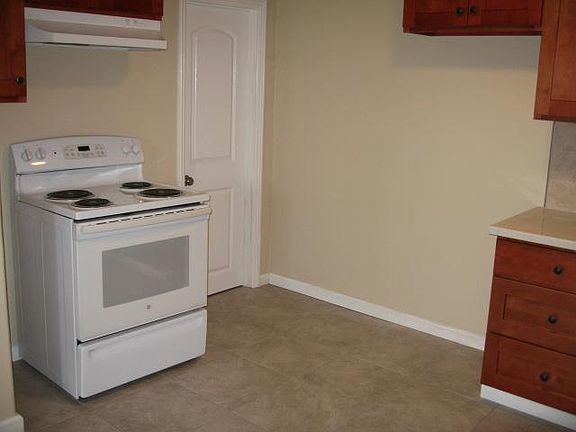 3rd image of 1591 Bellomy St