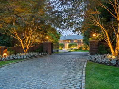 8 Saddle Ridge Road, Old Westbury, NY, 11568