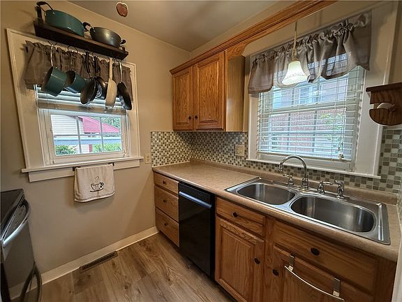 2nd image of 1309 Poplar Ave