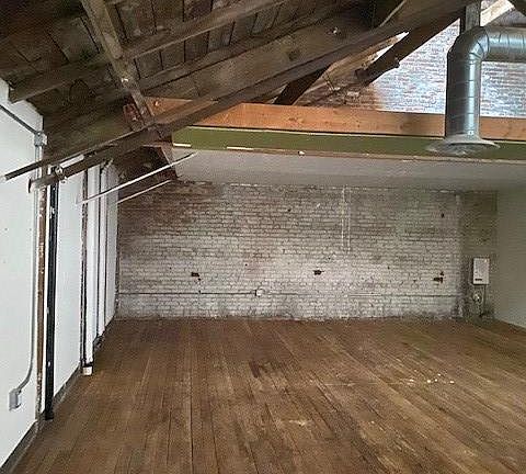 4th image of 560 E Commercial St #D