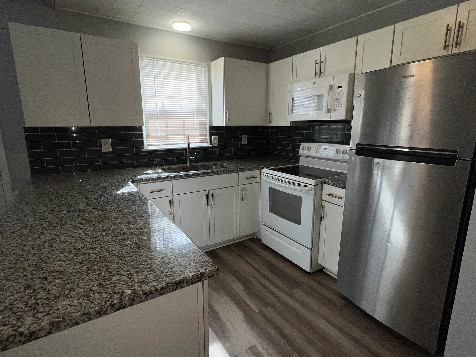 2 bed, 2.5 bath, 1200 sqft, $1,690 — Photo 4