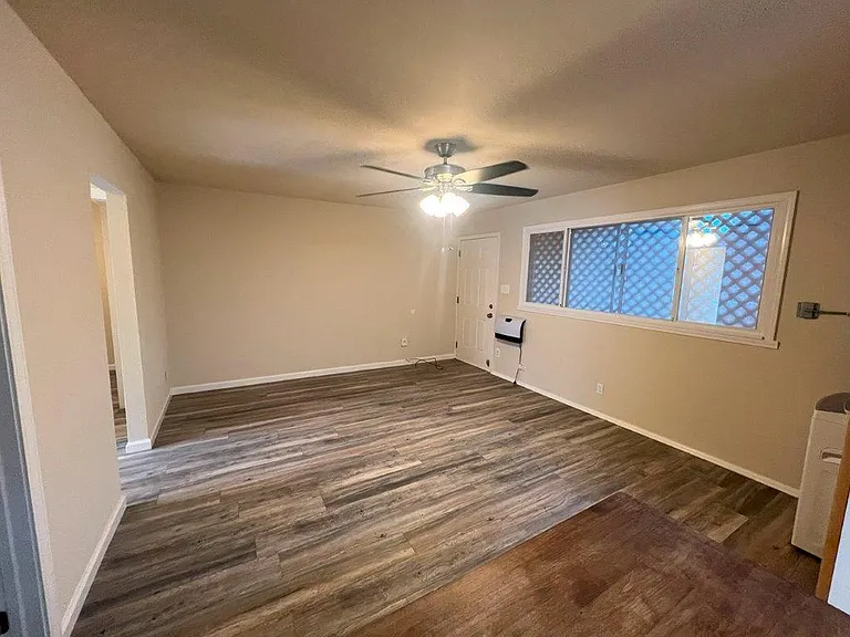 17440 Almond Rd — Photo 2