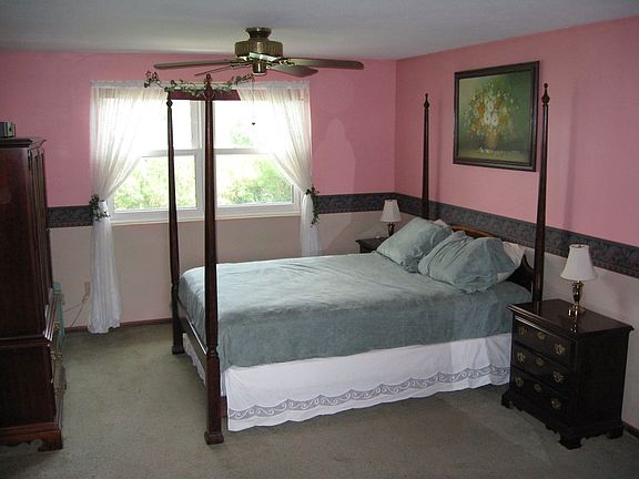 Roomy Master suite with walkin closet and private bath