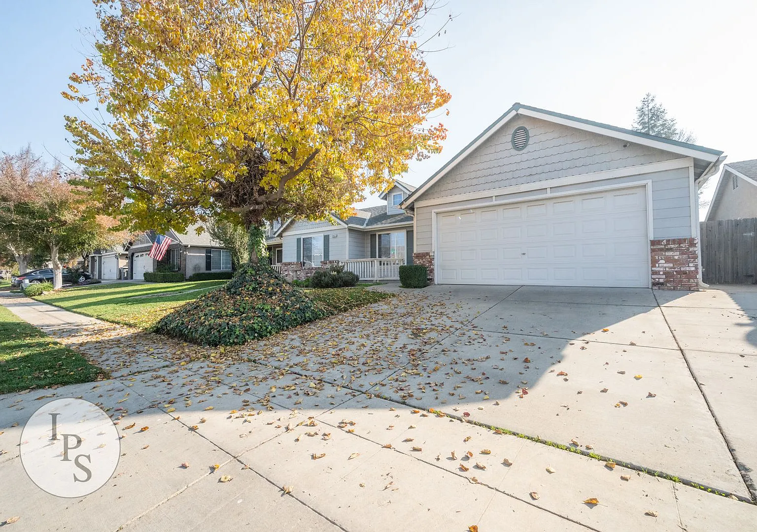 Fresno Westside Home, 3BR/2BA, Built 2002 - Lots of Amenities! — Photo 2