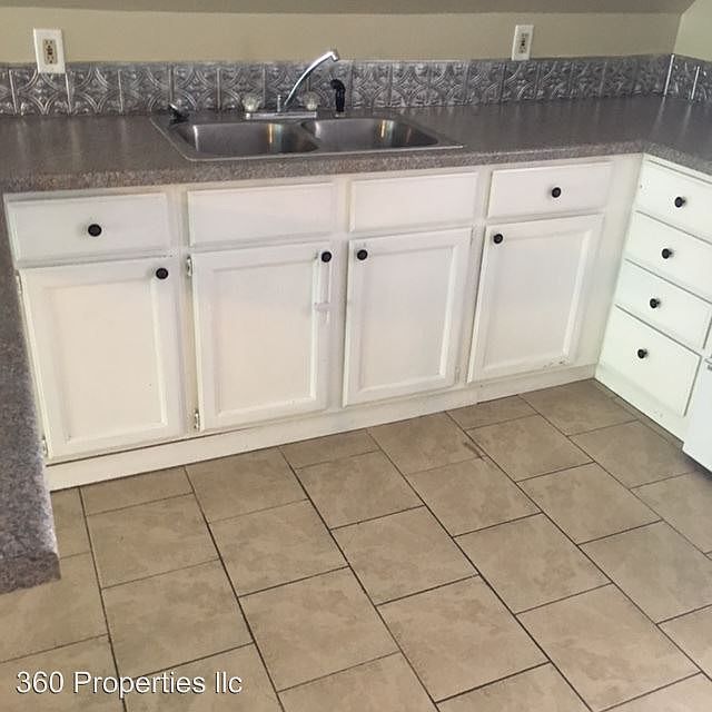 2nd image of 906 Broadway N