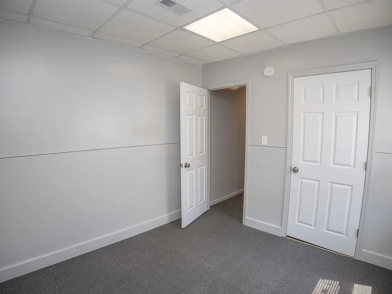 202 E Franklin St #1 — Photo 10