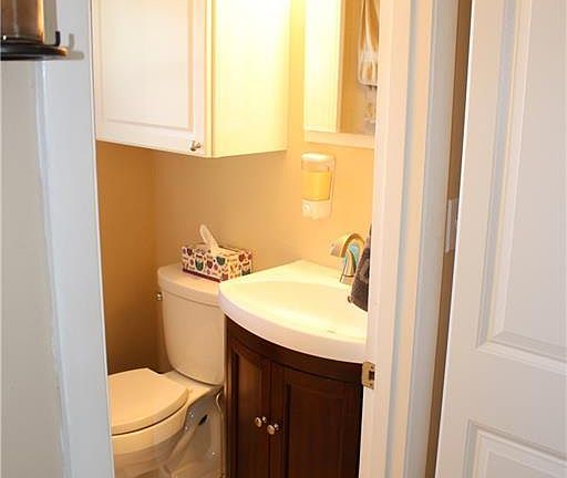 2nd image of 27 E Grand Ave