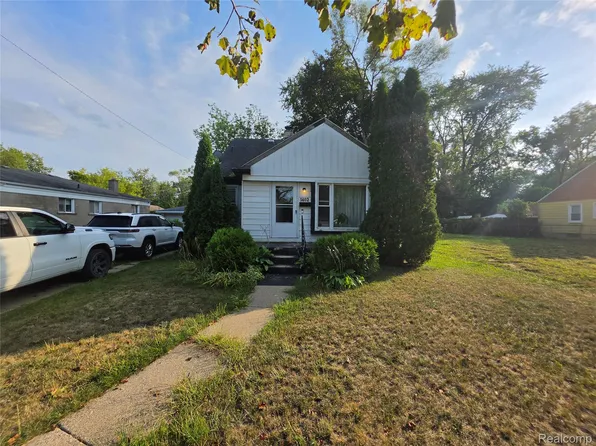 1402 Magnolia Dr, Inkster, MI 48141