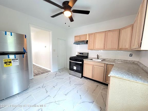 2nd image of 211 N Lincoln St #1