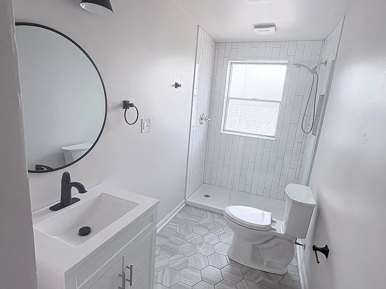 8th Street Apartments — Photo 16