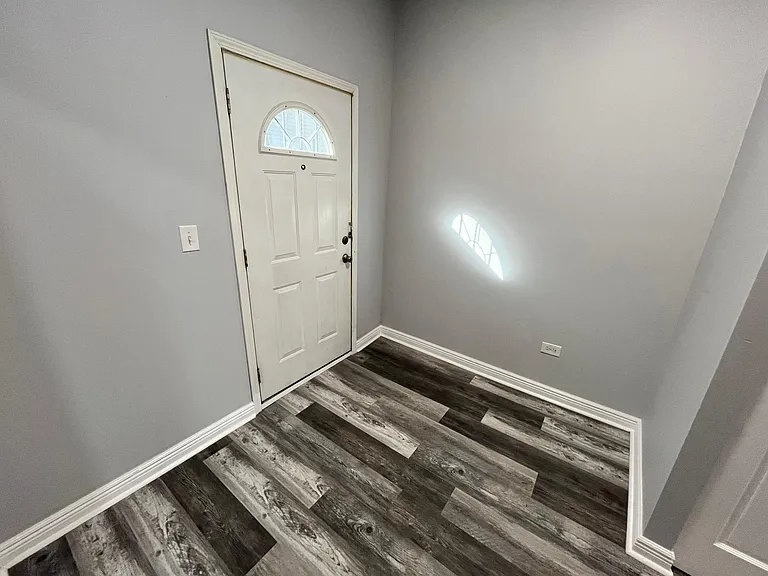 1523 W 18th St #COACH HOUSE — Photo 6