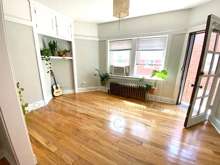1055 W Dakin St #2 — Photo 1