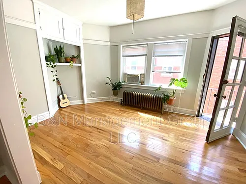 1055 W Dakin St #2 Photo 1