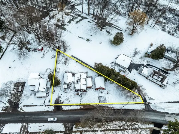 32 E 2nd St, Oneida, NY 13421