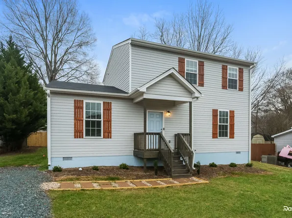 42 3rd St, Cramerton, NC 28032