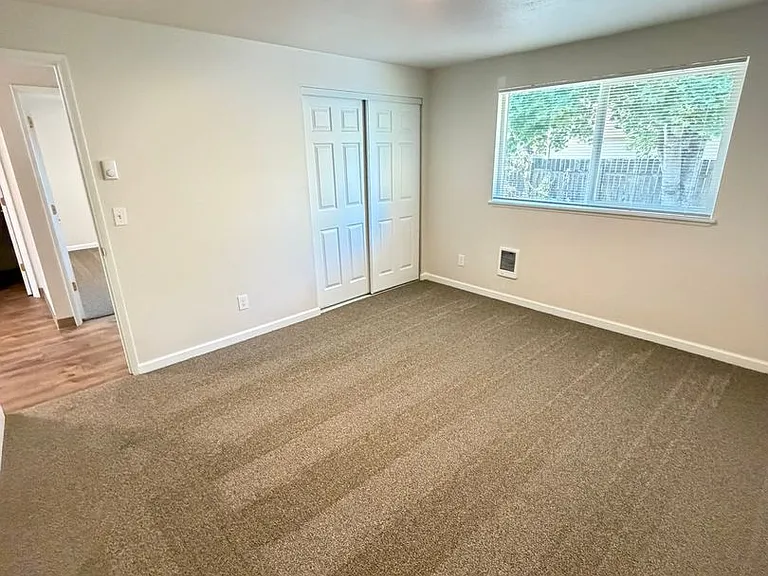 3998 Linn Ave SE — Photo 16