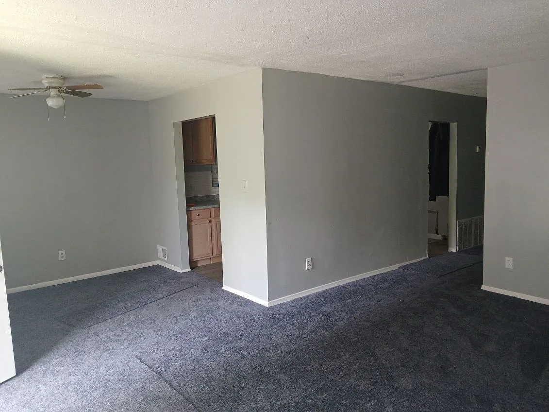 3 bed, 1000 sqft, $1,200 — Photo 4