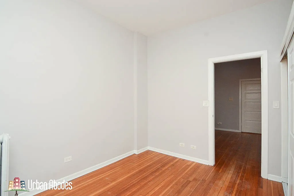 2202 W Belmont Ave — Photo 4