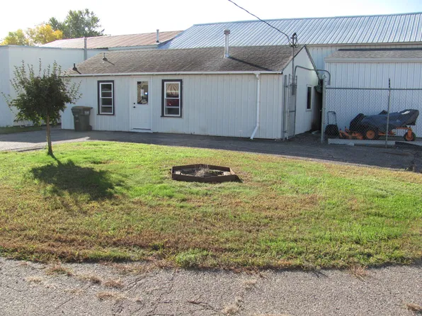 420 3rd St S #1, Winsted, MN 55395