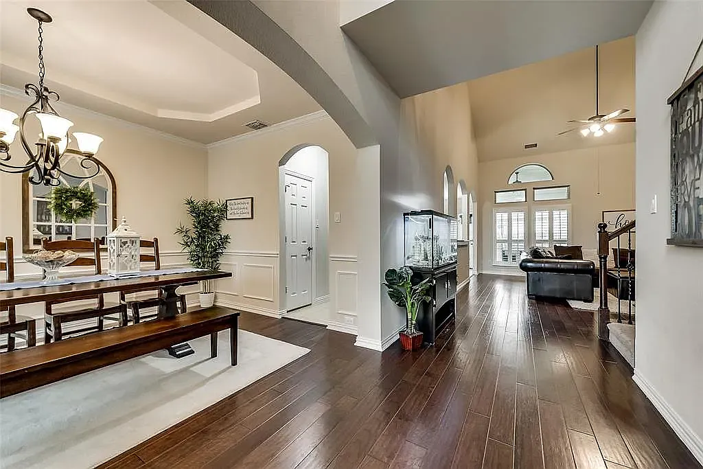 5 bed, 3283 sqft, $3,700 — Photo 4