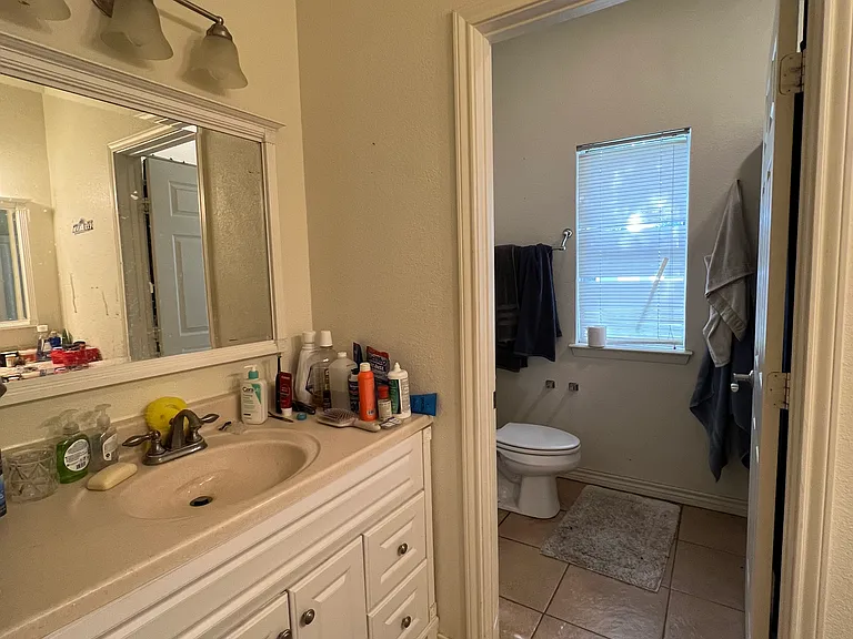 547 E Crow St — Photo 6