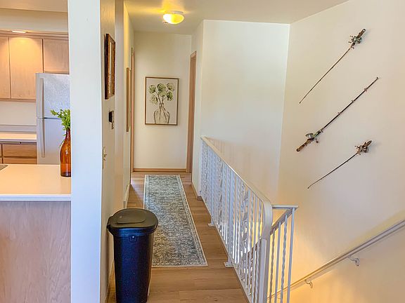 5th image of 123 Navarino St Unit 3