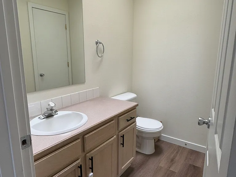 1565 Estate Pl — Photo 8