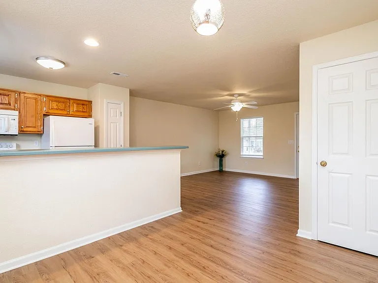 4522 Waterloo Dr — Photo 6