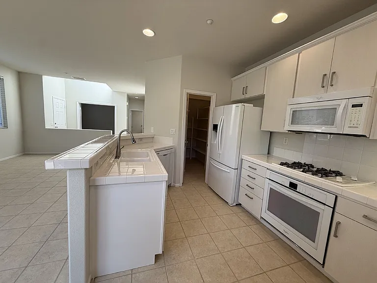6446 Alexandri Cir — Photo 7