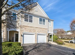 36 Torrey Pine Ln, Bay Shore, NY 11706