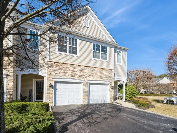 36 Torrey Pine Lane, Bay Shore, NY 11706