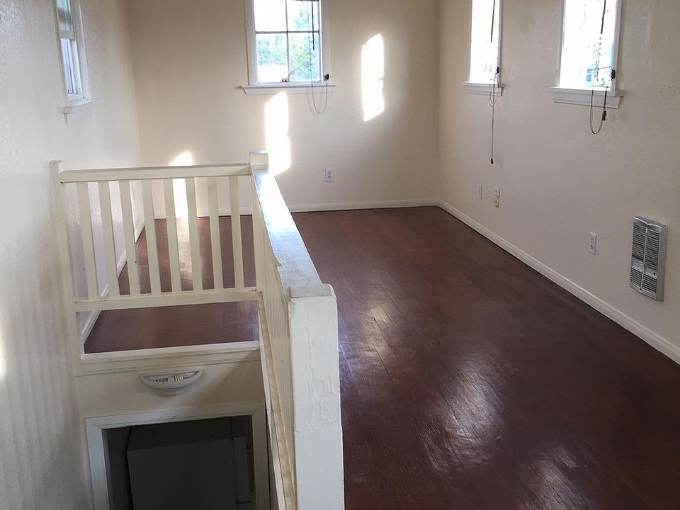 2nd image of 4816 Idaho St