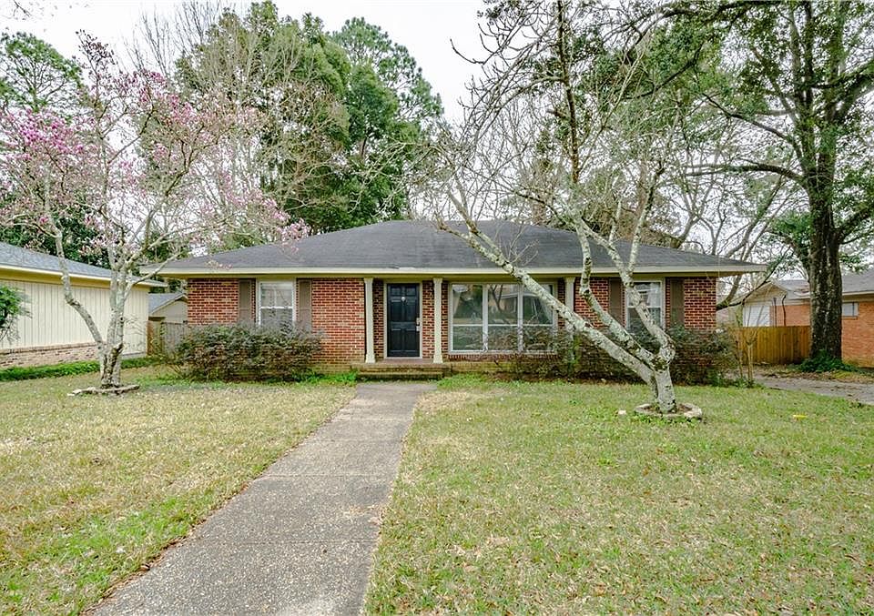 1st image of 2905 Brierwood Dr