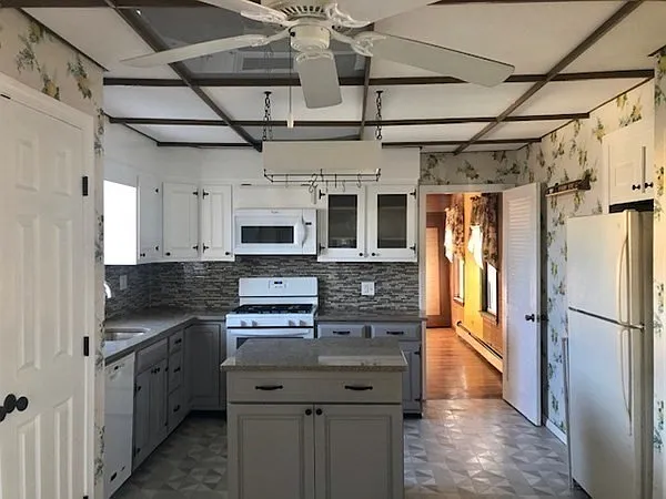 1 bed, 1.5 bath, 950 sqft, $2,300 — Photo 1