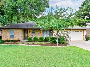 2105 Cambridge Dr, Hurst, TX 76054