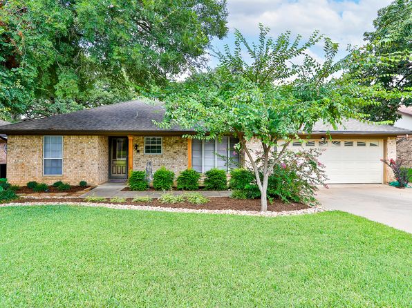 2105 Cambridge Dr