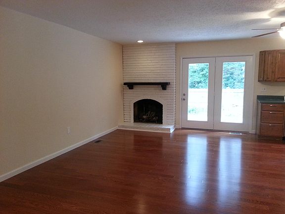 3rd image of 2133 Silverwood Ln