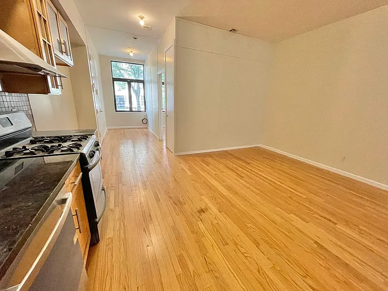 18 Goodwin Pl #1A — Photo 2