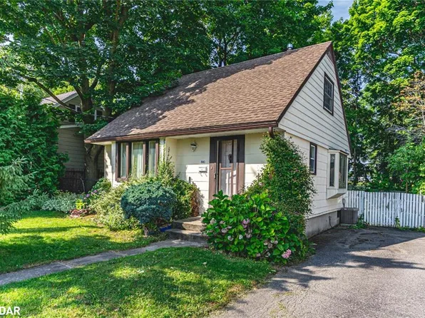 306 Cawthra Blvd, Newmarket, ON L3Y 4N8