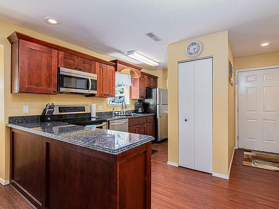 5th image of 19 Gold Finch Dr APT 2