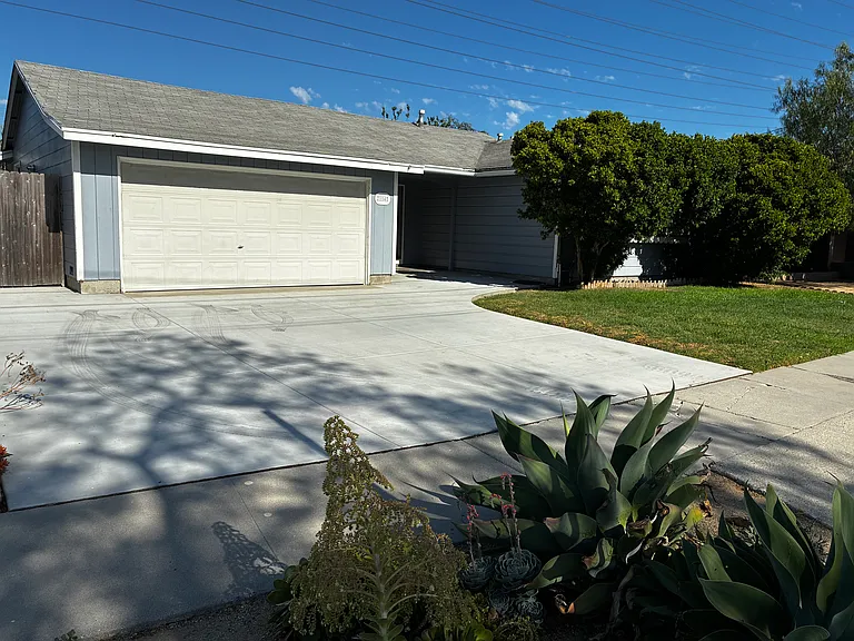 2154 Stevely Ave — Photo 2