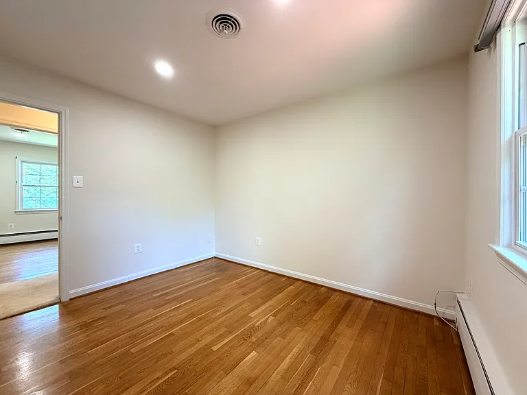 7529 Cayuga Ave — Photo 32