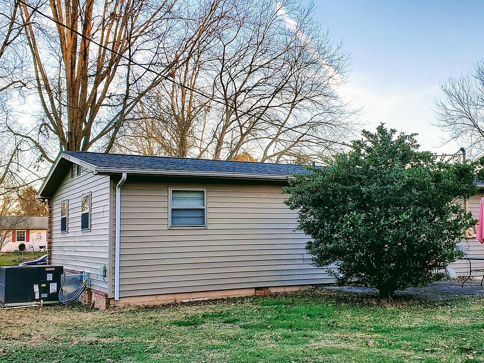 2nd image of 828 Lafollette Dr