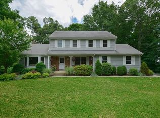 3 Ivy Ridge Ct, Mount Kisco, NY 10549