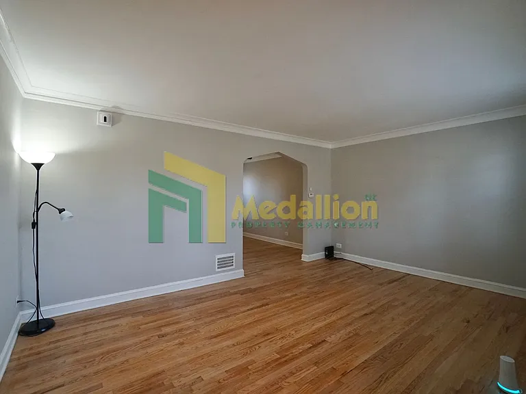 2048 W 82nd Pl — Photo 3