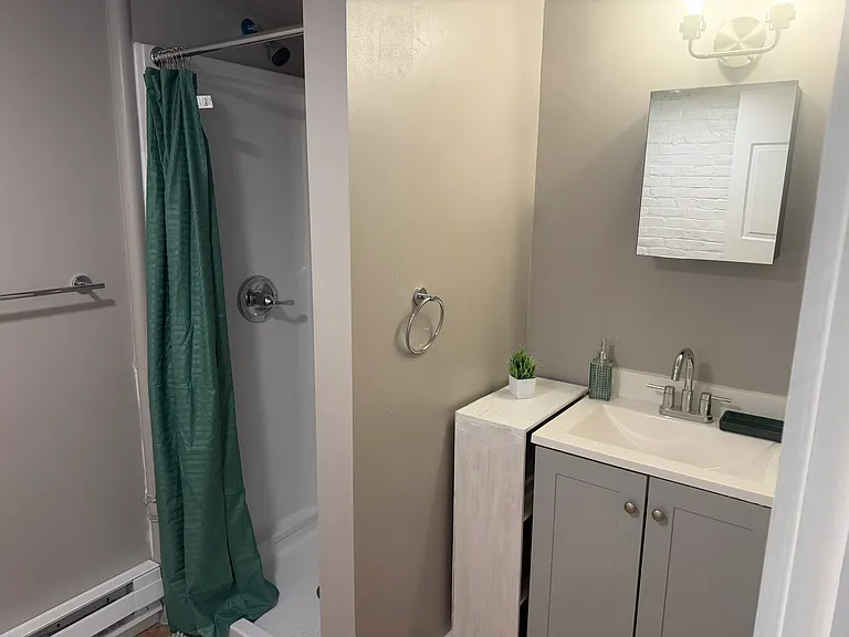629 N Queen St — Photo 8