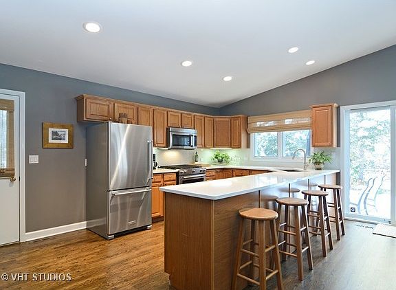5th image of 1045 Broadmoor Pl