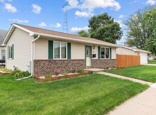 905 W Murdock Ave, Oshkosh, WI 54901