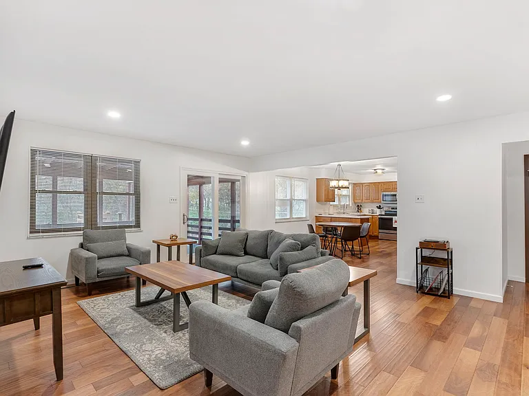 1000 Providence Rd — Photo 11